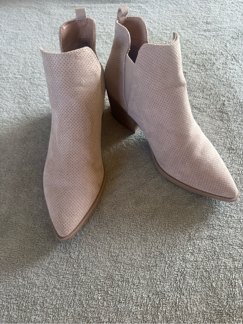 Universal thread Sylvie ankle boots